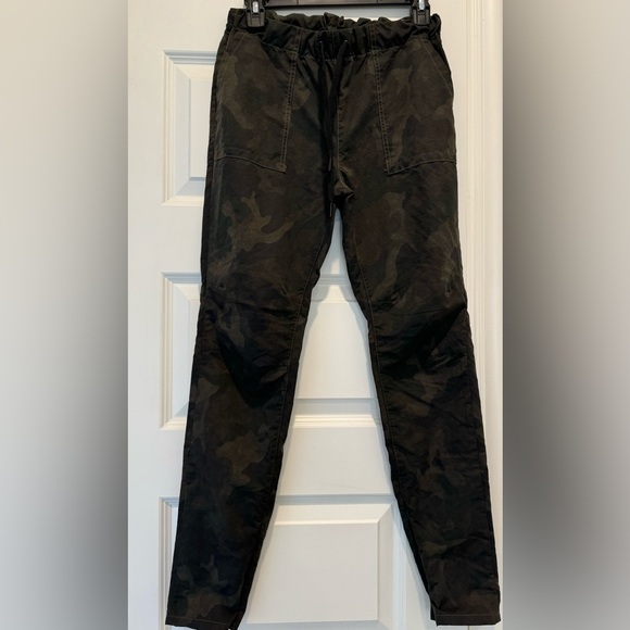 Rag & Bone Women’s Camouflage Jean/Joggers- XS - Picture 1 of 3